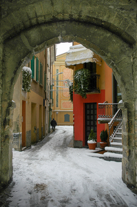 Class B 2nd: City Street Italy by Kevin Hulse
