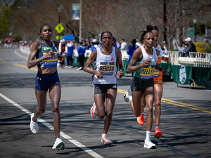 Class B HM: Women's Leaders at Mile 20 by Lisa Willsey